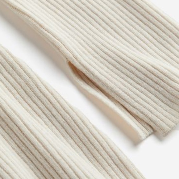 H&M Sweetheart Neck Line V Plunge Color: Cream Long Split Sleeve Sweater Size S… - Picture 6 of 10